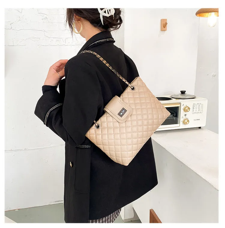 Rebecca  Groe Handtasche aus veganem Leder mit trendigem Kettenriemen